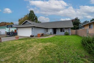 922 Hopkins Road, Central Point, OR 97502