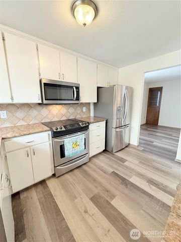 5010 84th Avenue W, University Place, WA 98467