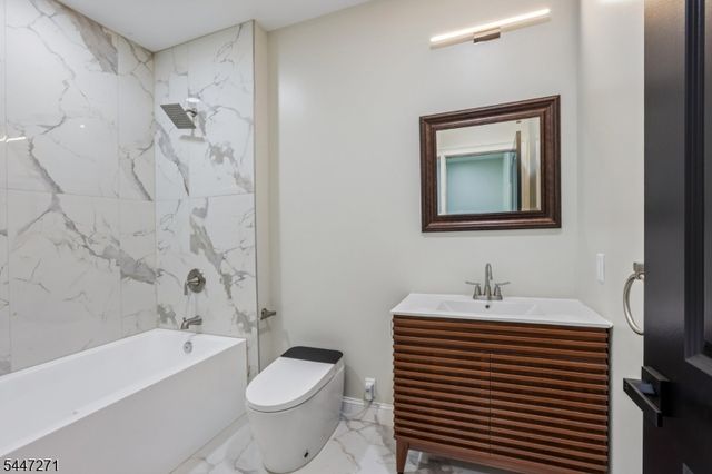 49 Northwood Rd, Hopatcong Boro, NJ 07849