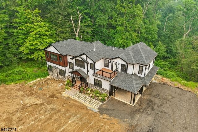 49 Northwood Rd, Hopatcong Boro, NJ 07849