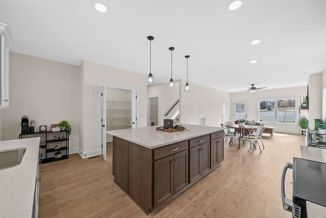 194 Dewberry Ct, Clarksville, TN 37042