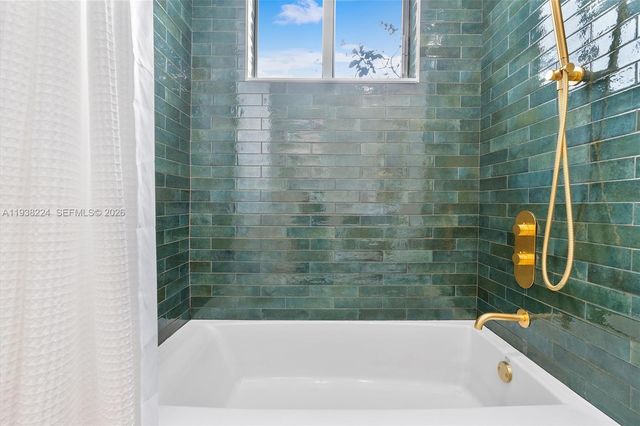 9280 NE 12th Ave, Miami Shores, FL 33138