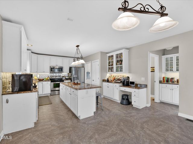 101 Strathburgh Lane, Cary, NC 27518