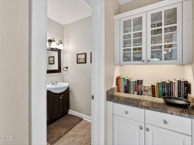 101 Strathburgh Lane, Cary, NC 27518