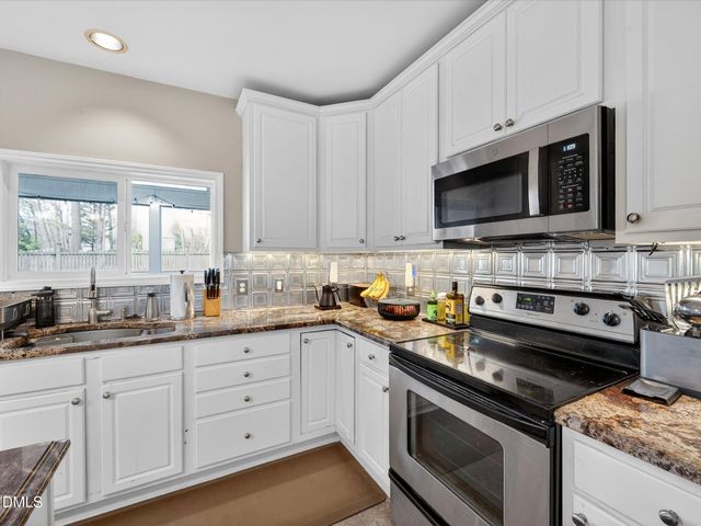 101 Strathburgh Lane, Cary, NC 27518