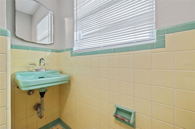 917 30TH AVENUE N 1, St Petersburg, FL 33704