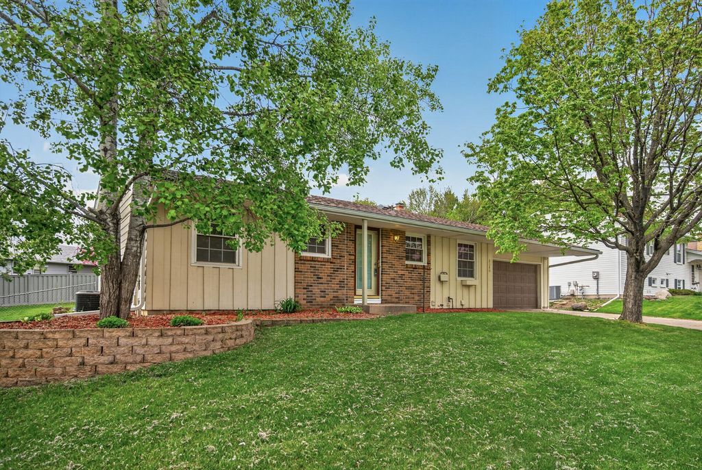 8380 Isle Avenue S, Cottage Grove, MN 55016