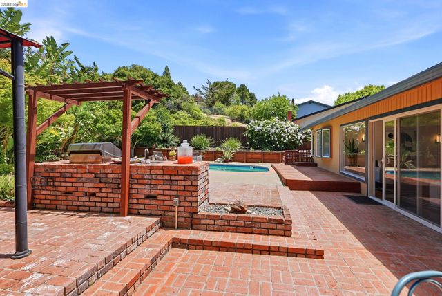 2662 Tamalpais Dr, Pinole, CA 94564