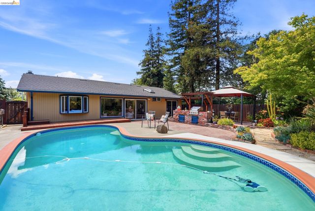 2662 Tamalpais Dr, Pinole, CA 94564