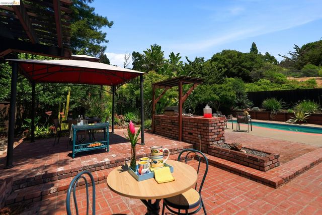 2662 Tamalpais Dr, Pinole, CA 94564