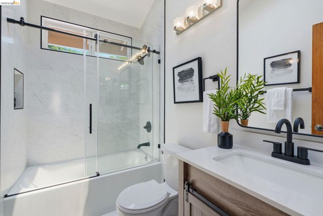 2662 Tamalpais Dr, Pinole, CA 94564