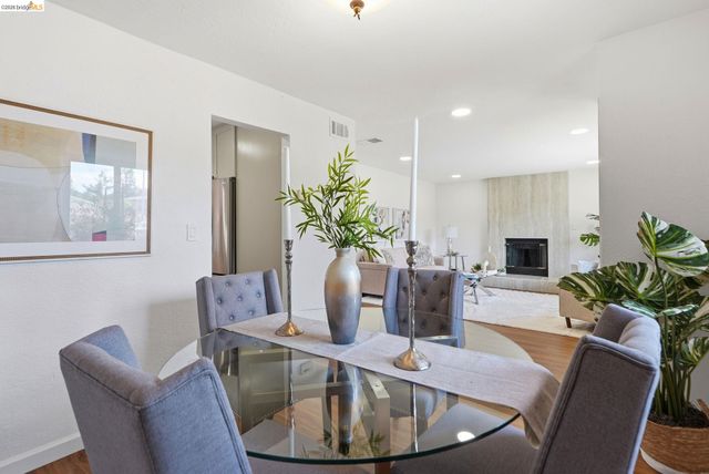 2662 Tamalpais Dr, Pinole, CA 94564