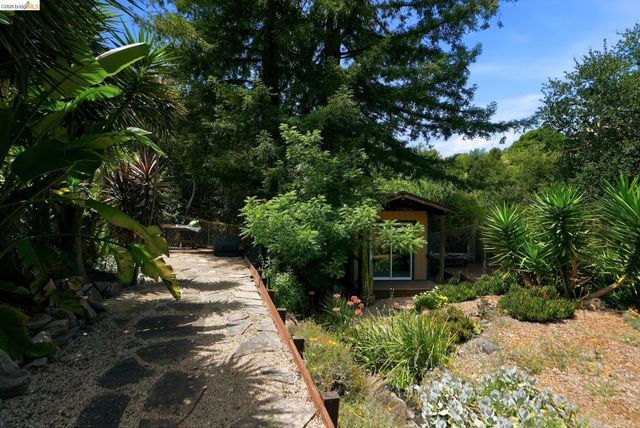 2662 Tamalpais Dr, Pinole, CA 94564