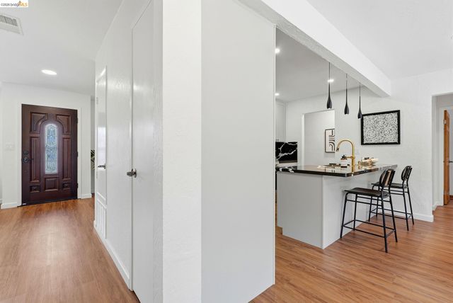 2662 Tamalpais Dr, Pinole, CA 94564