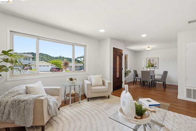 2662 Tamalpais Dr, Pinole, CA 94564