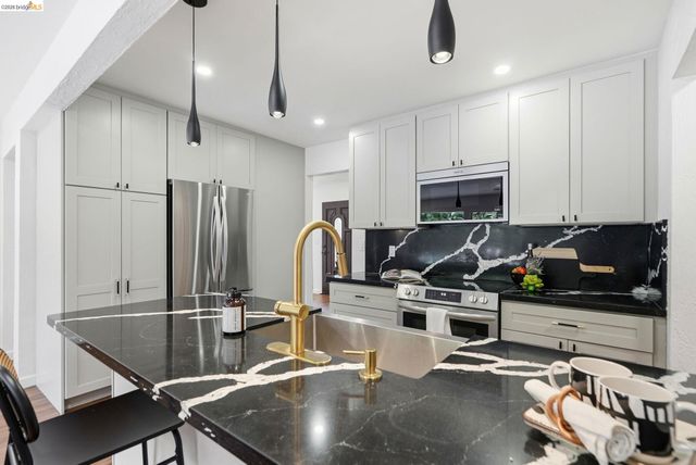 2662 Tamalpais Dr, Pinole, CA 94564