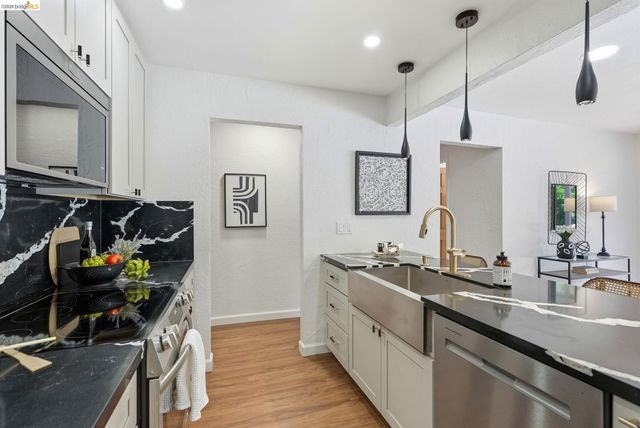 2662 Tamalpais Dr, Pinole, CA 94564