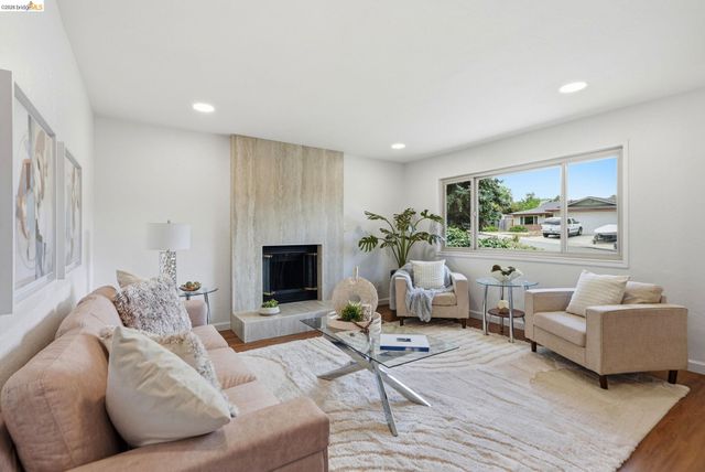 2662 Tamalpais Dr, Pinole, CA 94564
