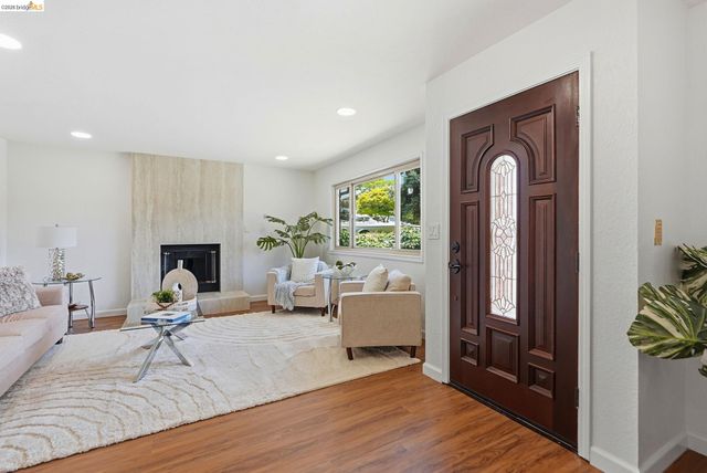 2662 Tamalpais Dr, Pinole, CA 94564