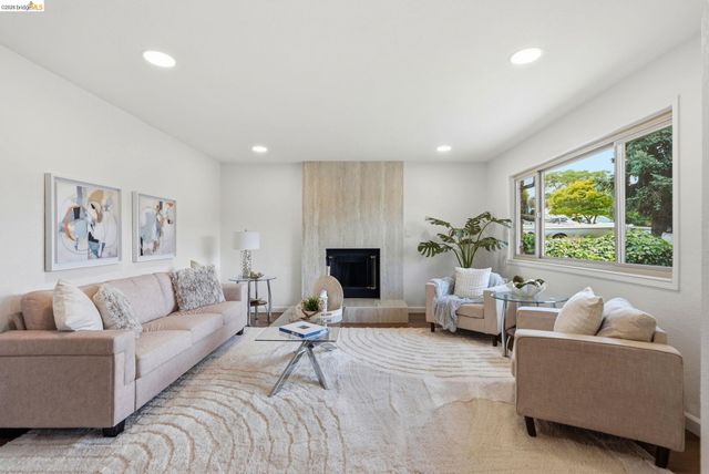 2662 Tamalpais Dr, Pinole, CA 94564