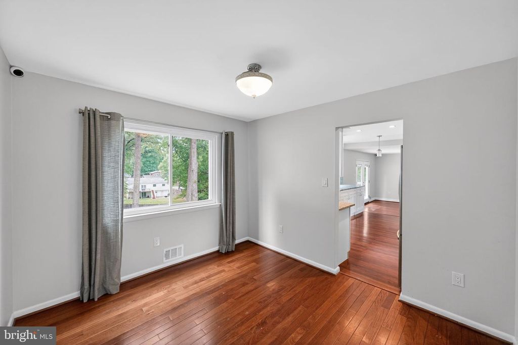 Image 11 of property listing at 13312 FORT WASHINGTON RD, Fort Washington, MD 20744