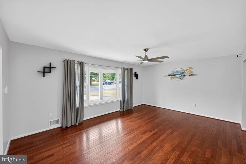 Image 13 of property listing at 13312 FORT WASHINGTON RD, Fort Washington, MD 20744