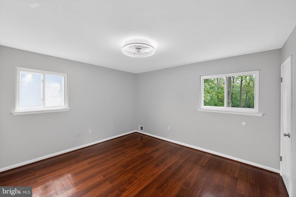 Image 17 of property listing at 13312 FORT WASHINGTON RD, Fort Washington, MD 20744