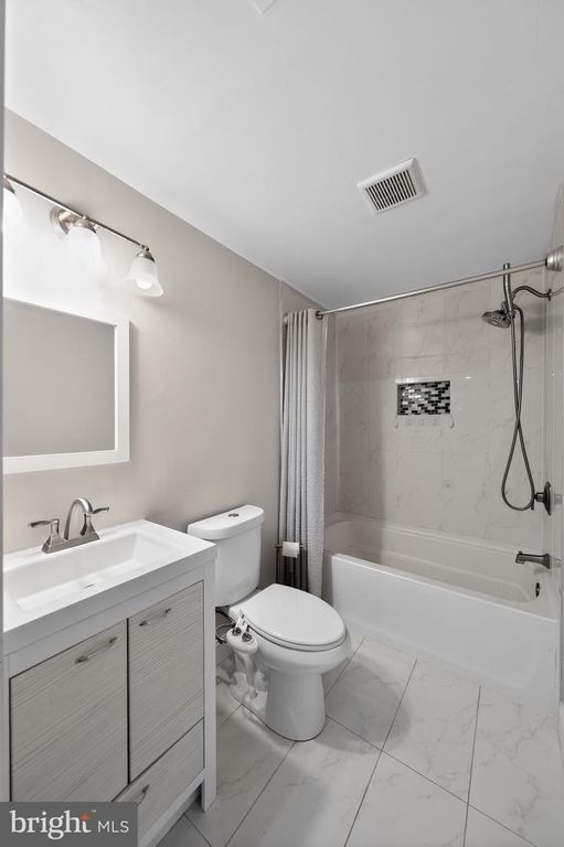 Image 21 of property listing at 13312 FORT WASHINGTON RD, Fort Washington, MD 20744