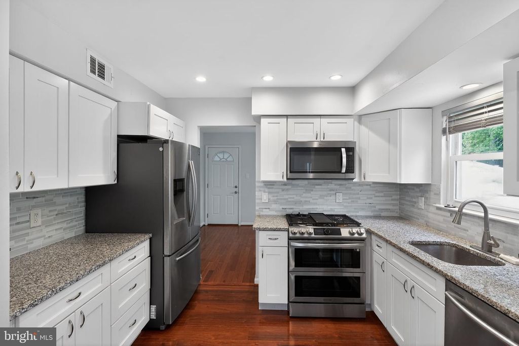 Image 3 of property listing at 13312 FORT WASHINGTON RD, Fort Washington, MD 20744