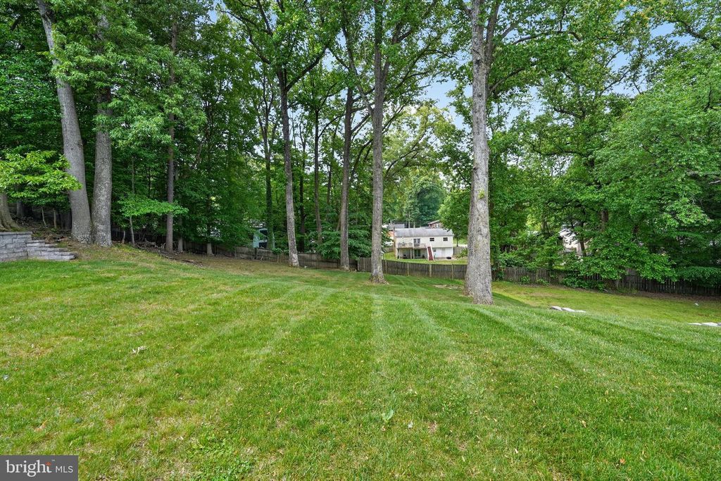 Image 30 of property listing at 13312 FORT WASHINGTON RD, Fort Washington, MD 20744