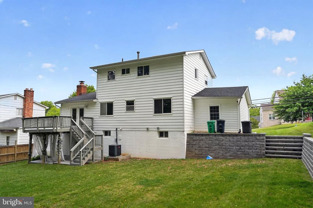 Image 31 of property listing at 13312 FORT WASHINGTON RD, Fort Washington, MD 20744