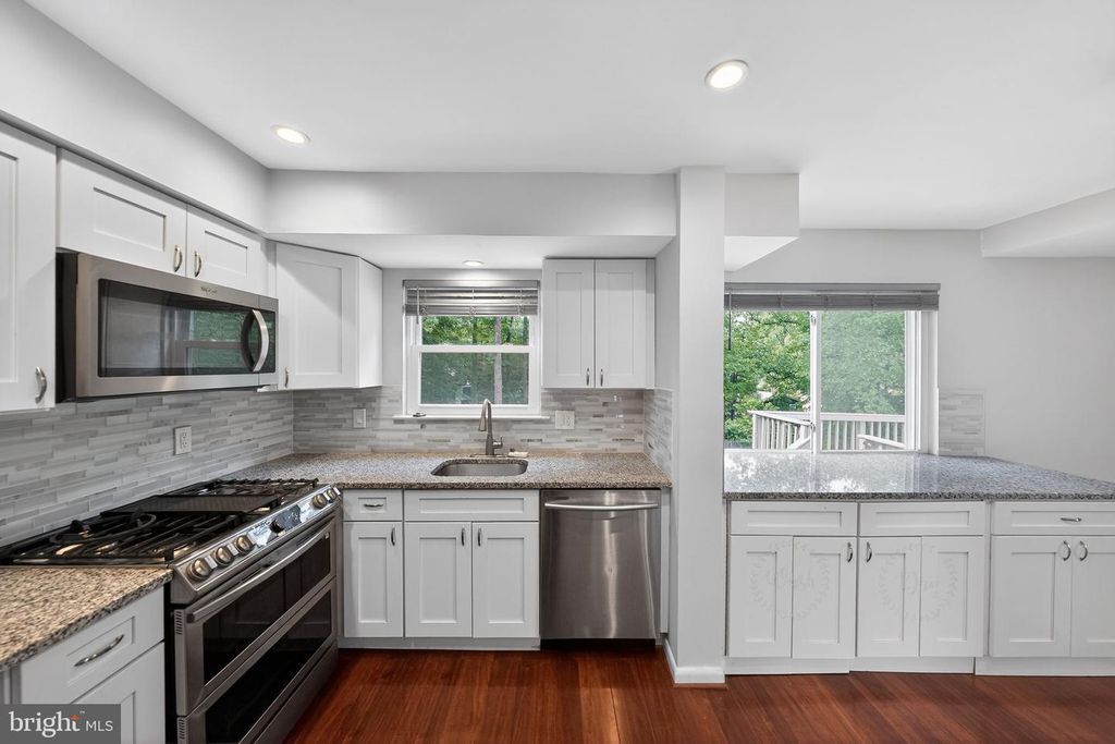 Image 4 of property listing at 13312 FORT WASHINGTON RD, Fort Washington, MD 20744