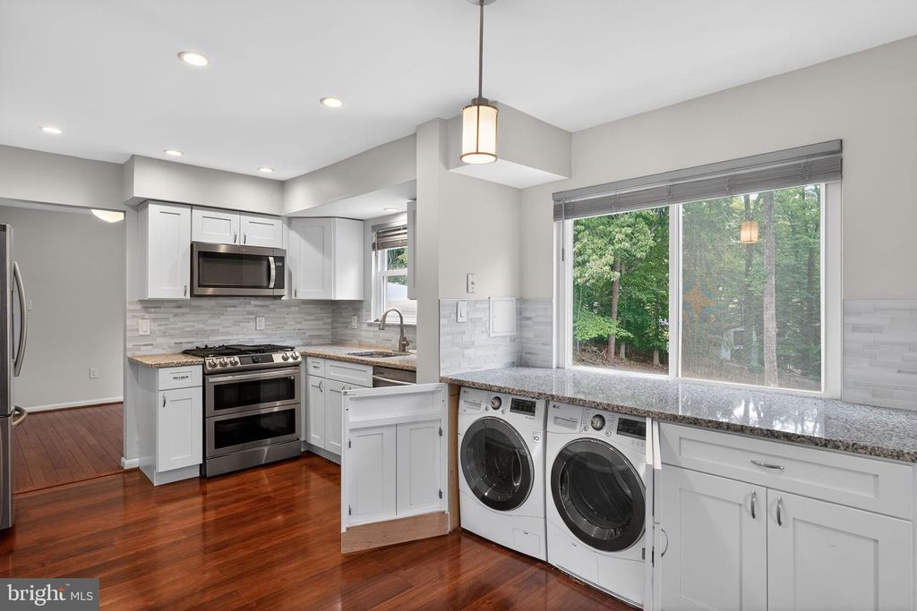 Image 5 of property listing at 13312 FORT WASHINGTON RD, Fort Washington, MD 20744