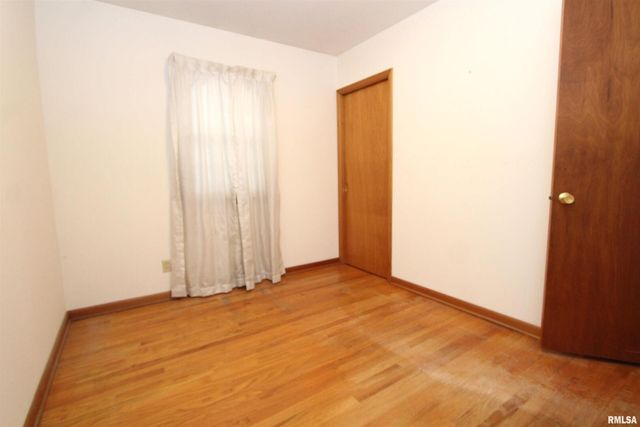 415 N 12TH Street, Clinton, IA 52732