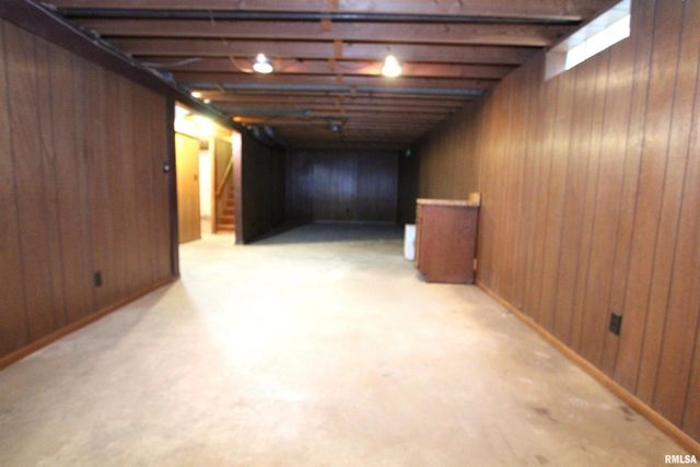 415 N 12TH Street, Clinton, IA 52732