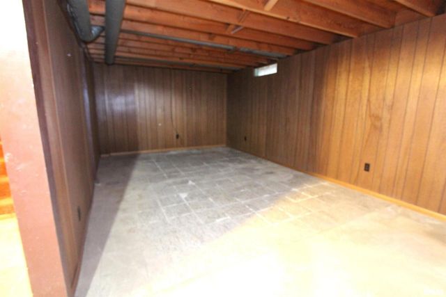 415 N 12TH Street, Clinton, IA 52732