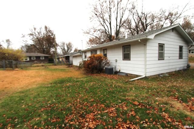 415 N 12TH Street, Clinton, IA 52732