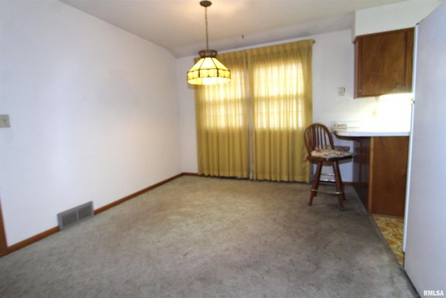 415 N 12TH Street, Clinton, IA 52732