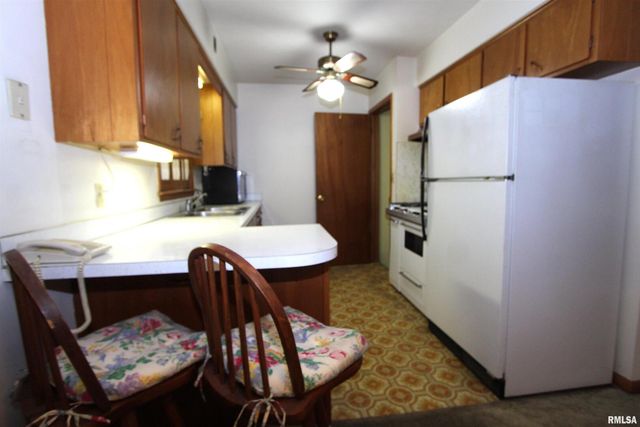 415 N 12TH Street, Clinton, IA 52732