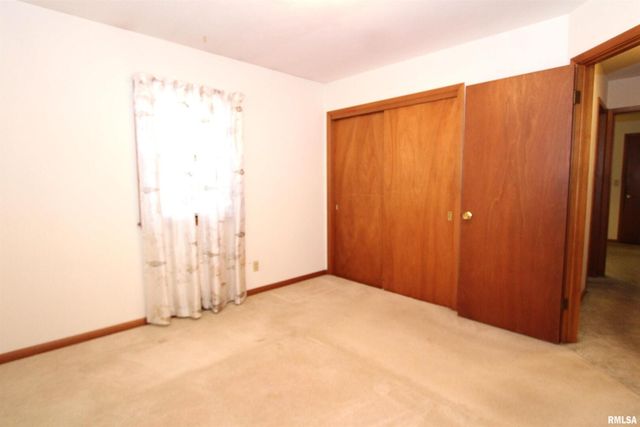 415 N 12TH Street, Clinton, IA 52732