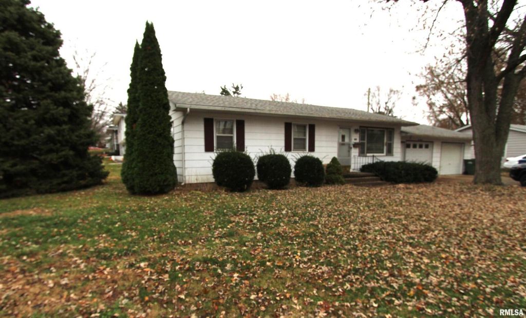 415 N 12TH Street, Clinton, IA 52732