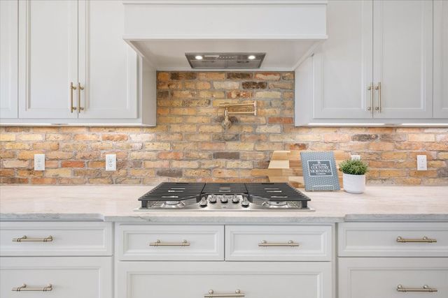 131 Big Catch Lane, Robinson, TX 76706