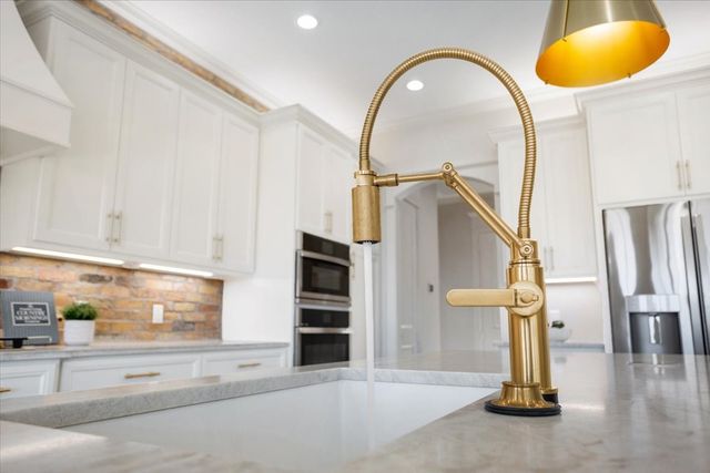 131 Big Catch Lane, Robinson, TX 76706