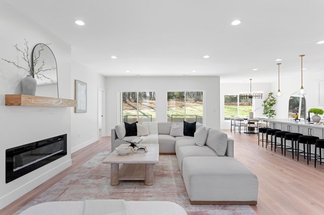 647 Narrow Circle, Inman, SC 29349