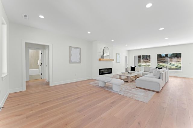 647 Narrow Circle, Inman, SC 29349