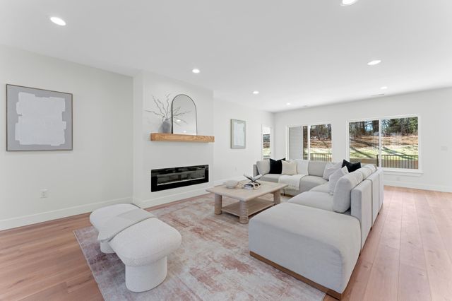 647 Narrow Circle, Inman, SC 29349