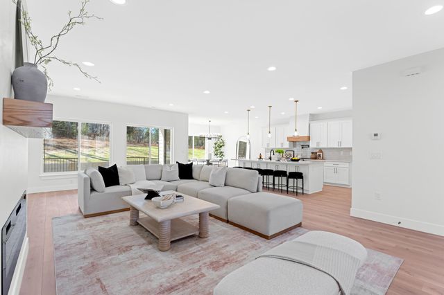 647 Narrow Circle, Inman, SC 29349