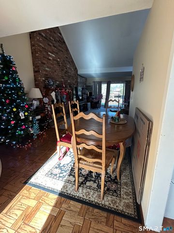 126 Sherman Hill Road APT B12, Woodbury, CT 06798