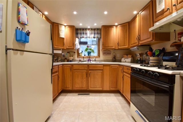 506 Garfield Street, Mount Olive, IL 62069