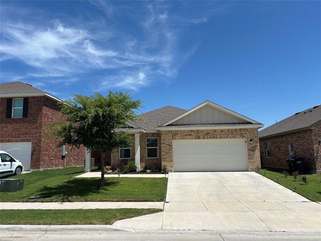 1624 Shadow Hawk Drive, Fort Worth, TX 76052
